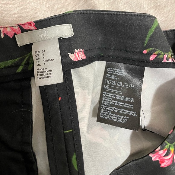 H&M Ankle-Length Black Floral Tailored Trousers in Size 4 - Picture 2 of 4